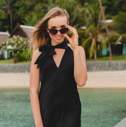 Ejecutiva disfrutando compañía