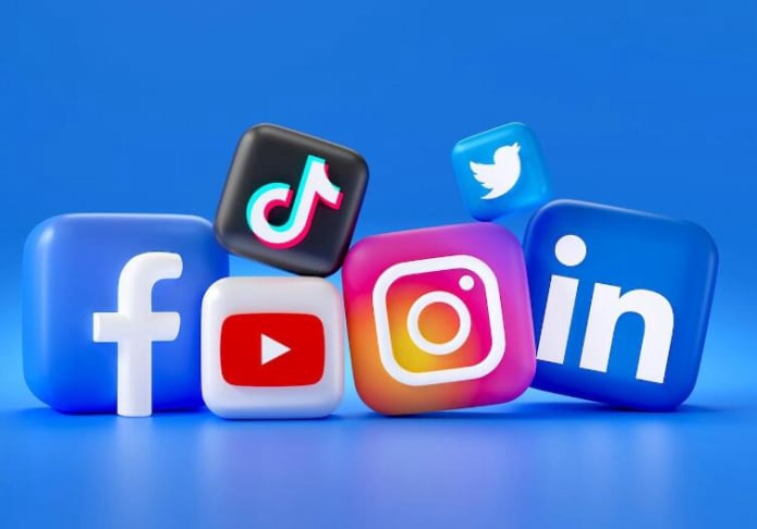 Compartiendo memes en redes sociales